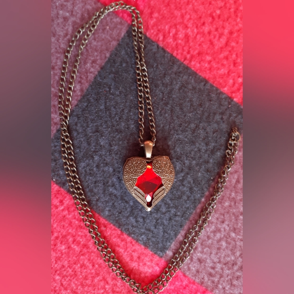 $2/20! Heart & angel wings pendant, ruby red gem and brass metal - Picture 2 of 13